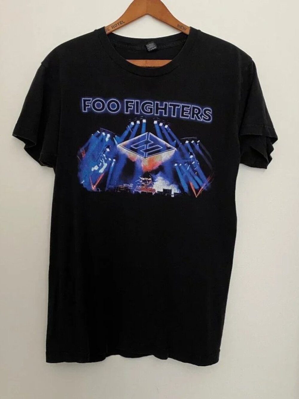 2018 FOO FIGHTERS 'CONCRETE AND GOLD' WORLD TOUR TSHIRT SIZE MEDIUM